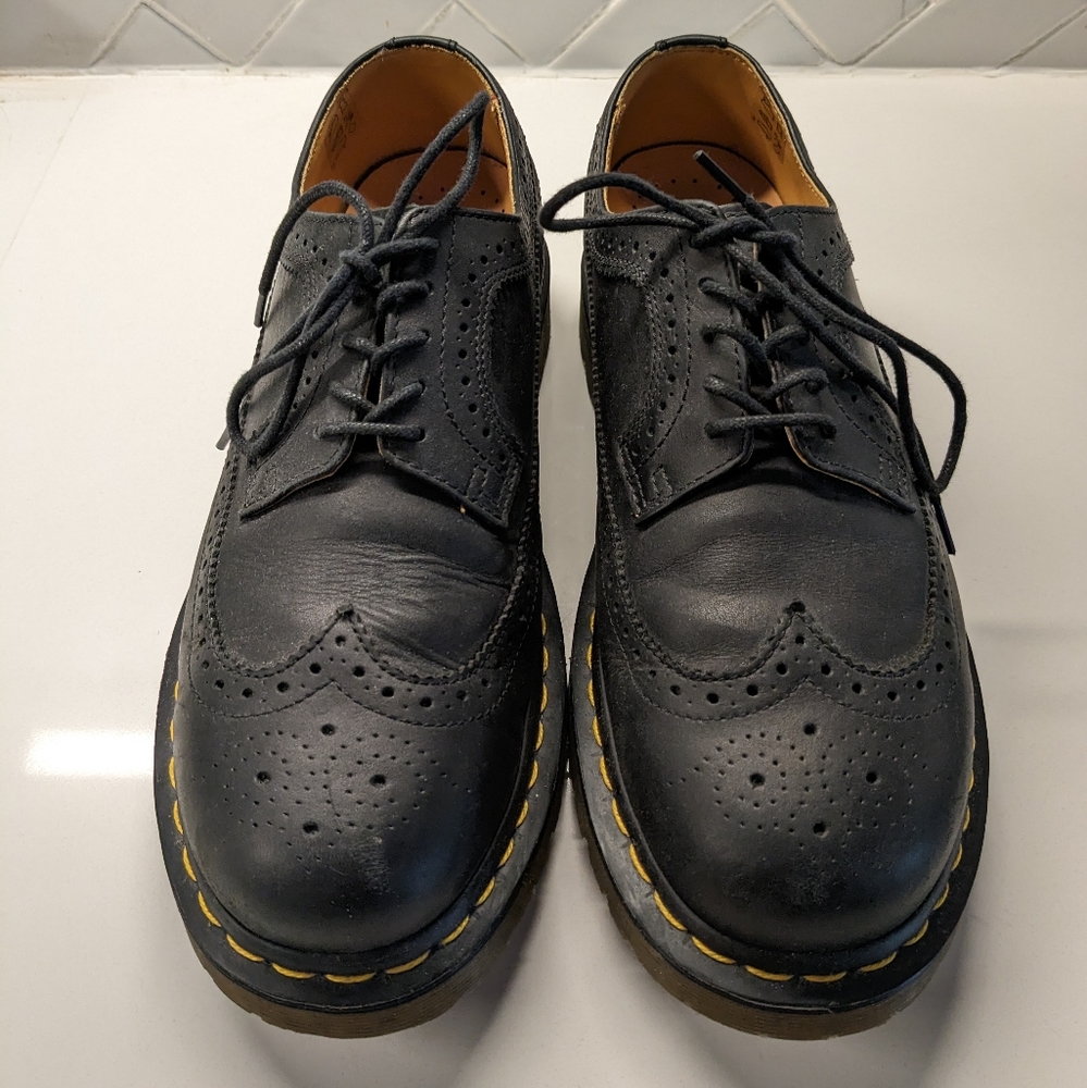 Dr. Martens Airwair 1461 Mens Wing Tip Style - size 9 (42) black smooth leather